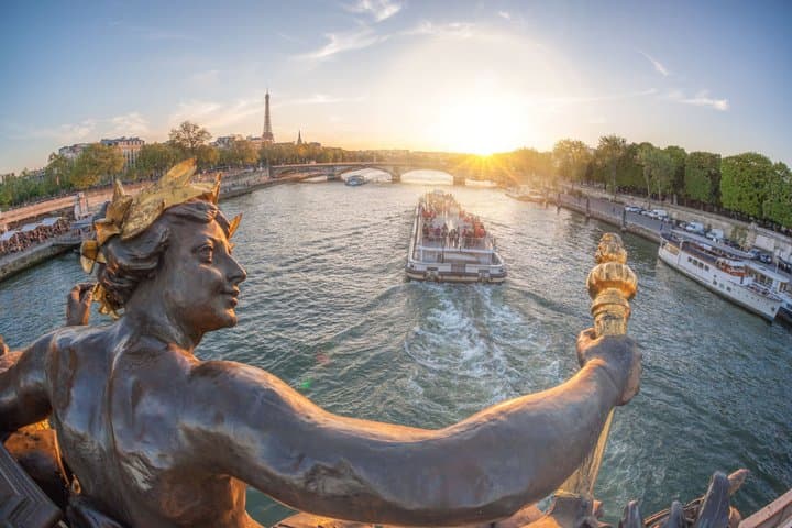 Evening Seine River Cruise with Musical Ambiance