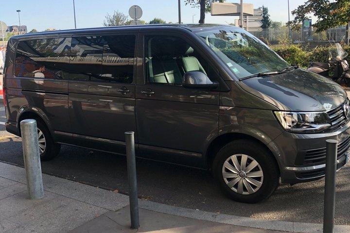 Private Transfer from Paris to Beauvais-Tillé Airport (BVA)