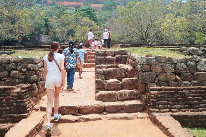 Sigiriya 2Day 1Night Tour with Hotel and Entrance Fees