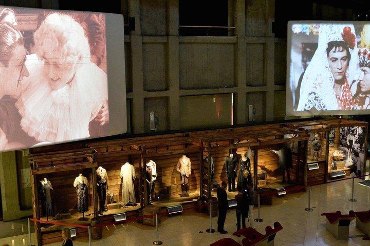 Turin : Guided Tour Cinema Museum + Historic Cafe