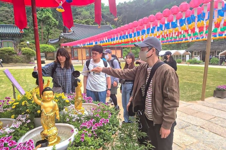 Seoul Spring Tour: Strawberry Picking, Gamaksan & Hanok Village