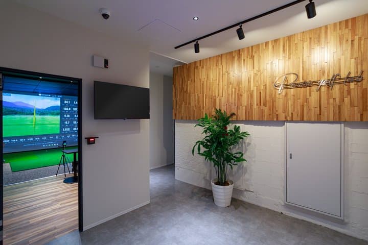 Private Indoor Golf Shinjuku Trackman 4 and Rentals Included