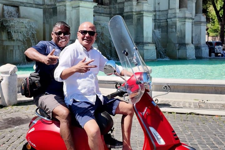 Rome Private Vespa Tour with Pick-up and Drop-off your Hotel