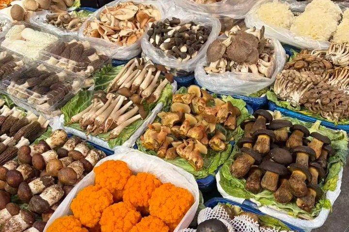 Kunming Local Life Daguan Zhuanxin Market Food and Culture Tour