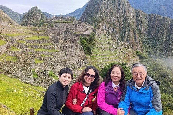 Machu Picchu Shuttle Bus Round-Trip Tickets from Aguas CalienteS