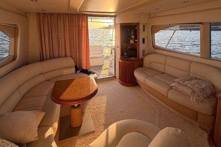 Port : Luxury Yacht Cruise with wine, snacks & 7 bridges