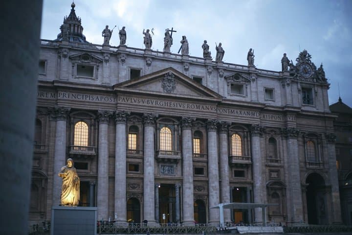 Rome: St. Peters Basilica, Dome and Catacombs Entry & Audio Guide