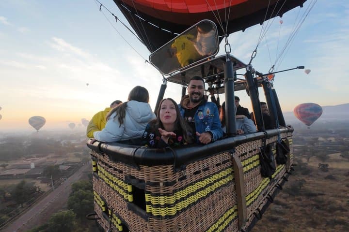 Balloon Flight in Teotihuacan + Breakfast in La Gruta and Transportation