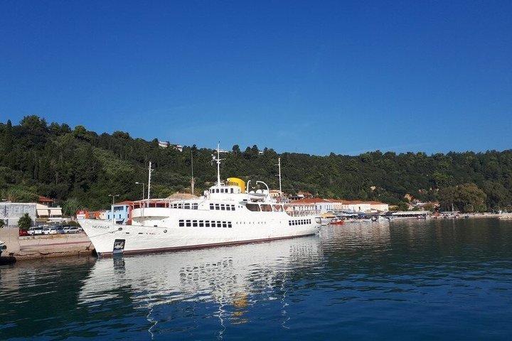 Private Minivan Transfer & Free Time in Ancient Olympia