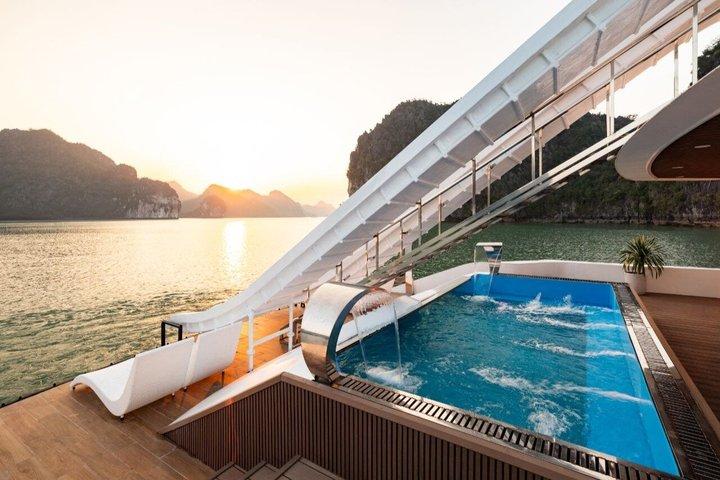 Hanoi: Scenic Ha Long & Lan Ha Bay Luxury Cruise, Kayak, Jacuzzi