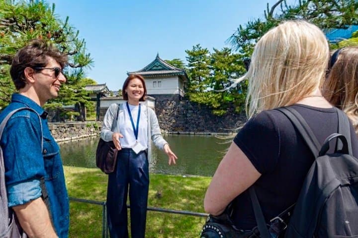 Tokyo Imperial Palace and Shogun Castle Walking Tour