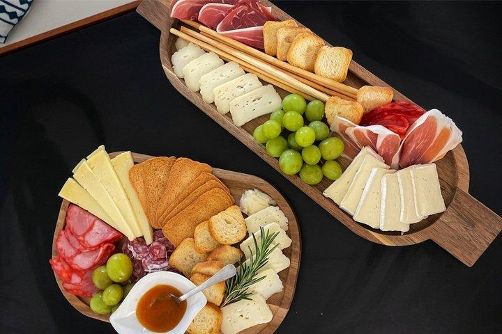 Port : Luxury Yacht Cruise with wine, snacks & 7 bridges