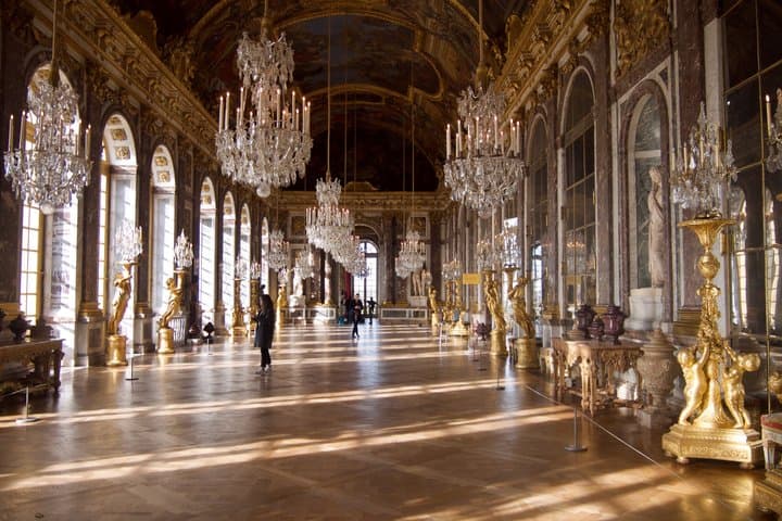 Versailles Palace and Gardens Tour by Train from Paris