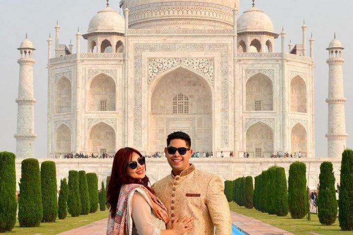Taj Mahal and Agra Day Trip by Car from Delhi with 5 Star Lunch