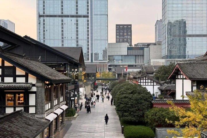 Chengdu City Walking Tour with Food and Culture Stops