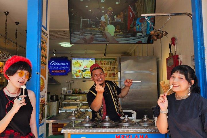 Thread of Faith and Fabric: Singapore Kampong Glam Walking Tour