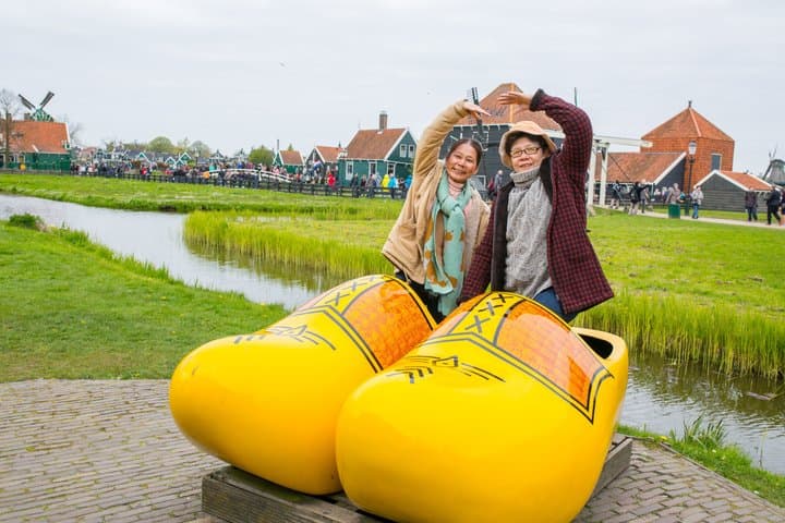 Amsterdam: Zaanse Schans, "Lego-houses" and Volendam Tour