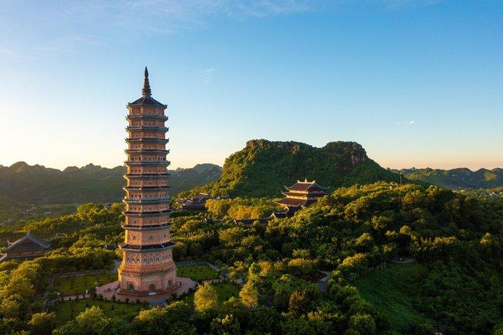 Hanoi Private Tour from Bai Dinh Pagoda to Mua Cave