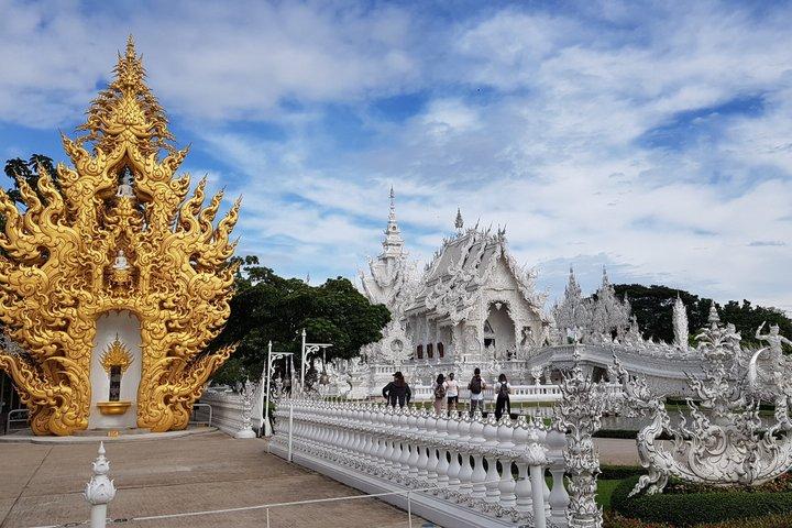 Chiang Rai 7 Highlights: White & Blue Temple, Golden Triangle