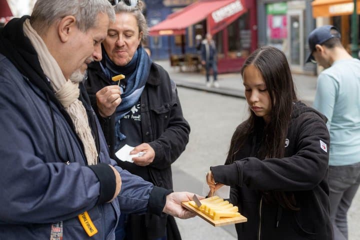 2 Hour Express Paris Centre Food Tour with 4 Tastings & Fine Wine