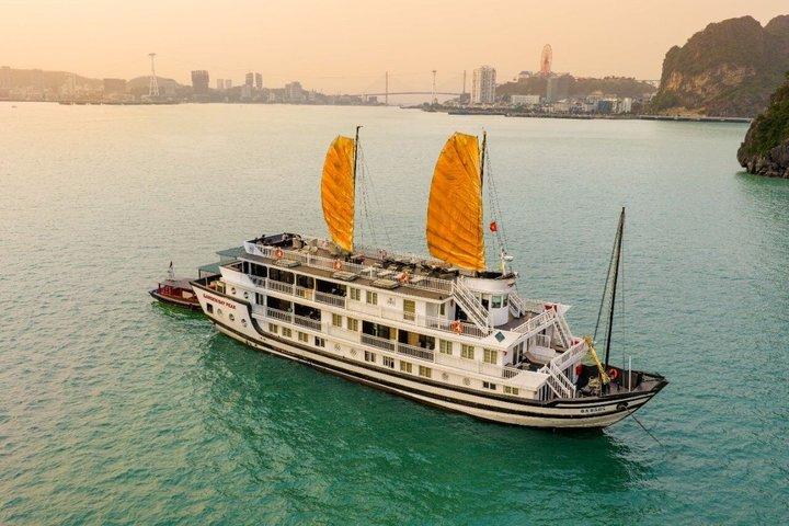 2-Day Garden Peak Cruise to the Hidden Beauty of Bai Tu Long Bay