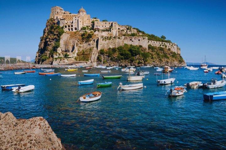 Private Boat Tour to Ischia with Aperitif from Bacoli