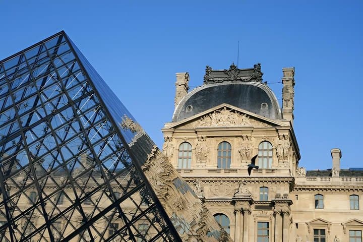 Louvre Museum Access with Guided Mona Lisa Tour
