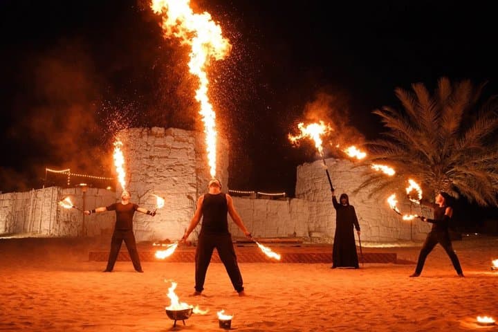 VIP Desert Safari & Dinner Show The Fort Lisaili