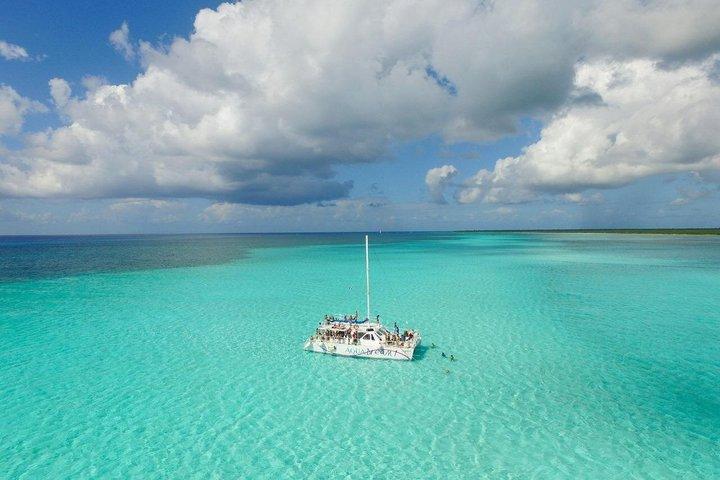 Cozumel El Cielo Catamaran Tour with Snorkeling & Kuza Beach Club