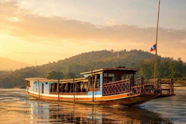 Chiang Rai: 2 Days 1 Night Slow Boat Transfer to Luang Prabang