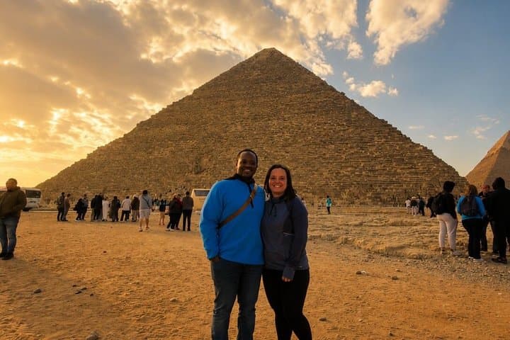 10-Hour Private Layover Tour: Giza Pyramids and Egyptian Museum from Cairo Airport
