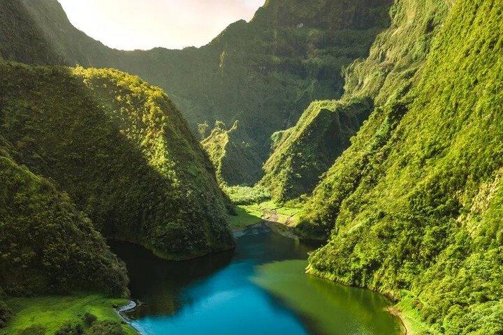 Crossing Island of Tahiti 4x4 Mountain, Waterfall, River, Basins