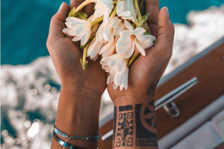 Tahiti Lagoon Snorkeling and Lunch Boat Tour (6 pax max)