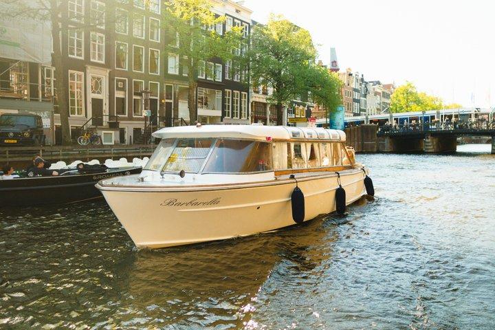 Private Cruise Original Saloonboat in Amsterdam, drinks included