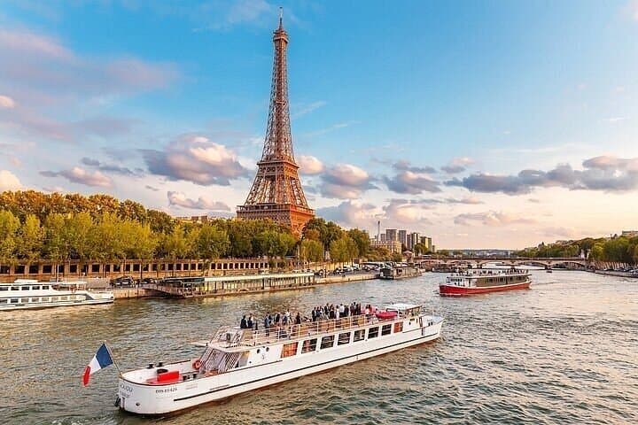 Paris Seine River Sightseeing Cruise by Bateaux