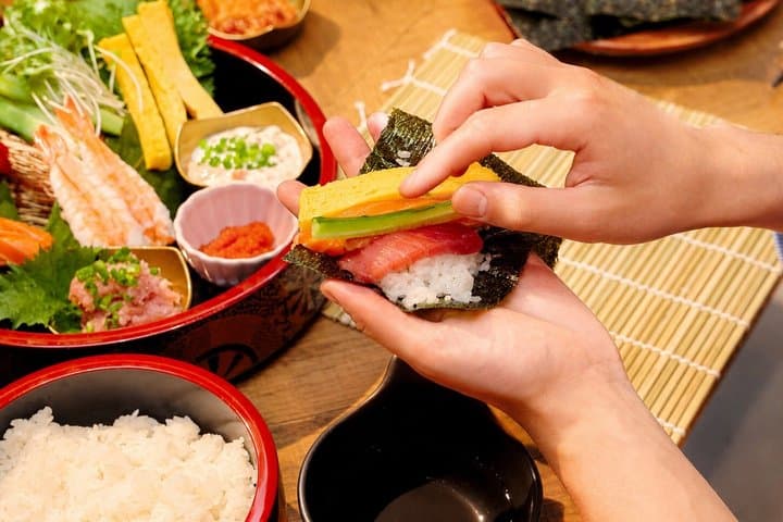 Tokyo: Sushi Making Class in Shibuya Hand Rolled with Master