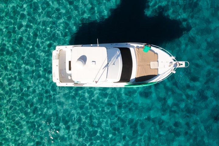 Private Yacht Charter in Cabo for Up to 8 People