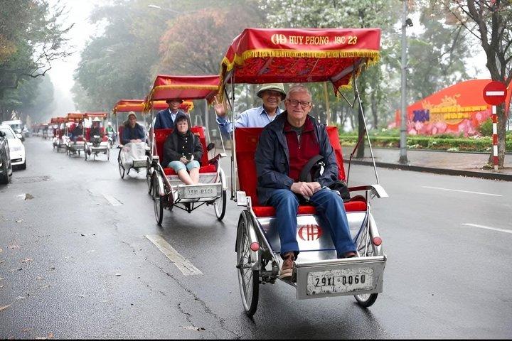 Hanoi Old Quarter Sightseeing Tour by Traditional Cyclo Rickshaw