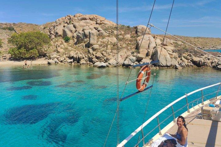 South Coast Premium Sail Cruise–Lunch, Drinks, Swim & Sunset