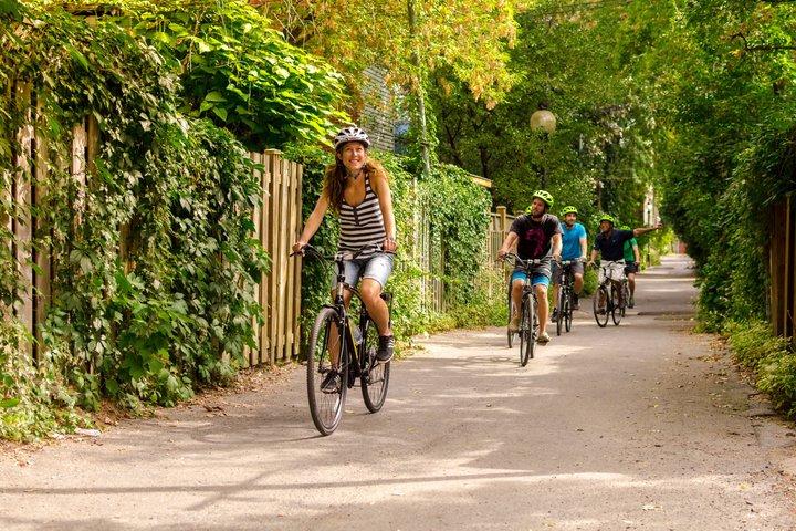 Bike/E-bike Tour: Montreal’s hidden treasures with beer or wine