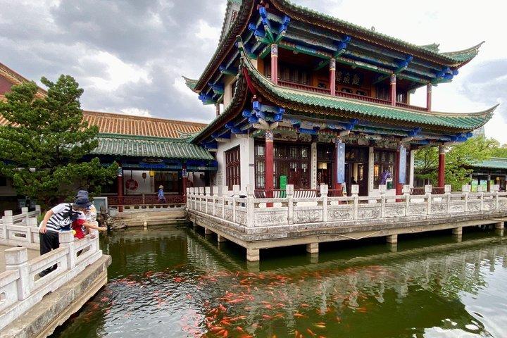 Kunming Walking Tour Around Green Lake and University Quarter