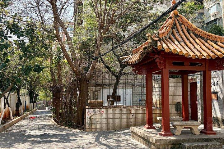 Kunming Walking Tour Around Green Lake and University Quarter