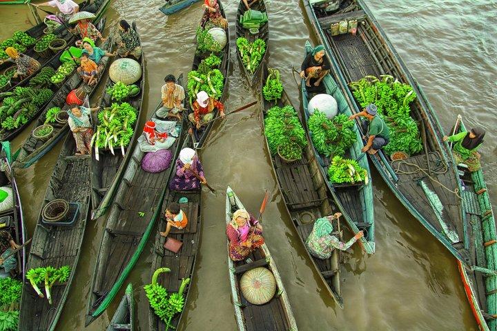 Floating Market and Railway Market Tour in Bangkok