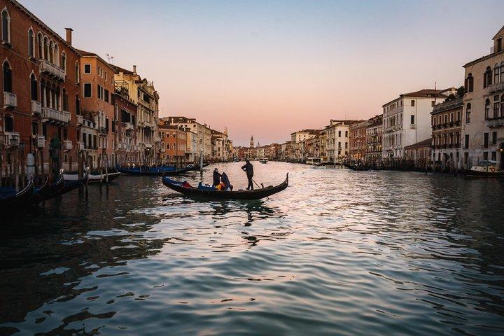 Romantic Evening Gondola Ride on the Grand Canal