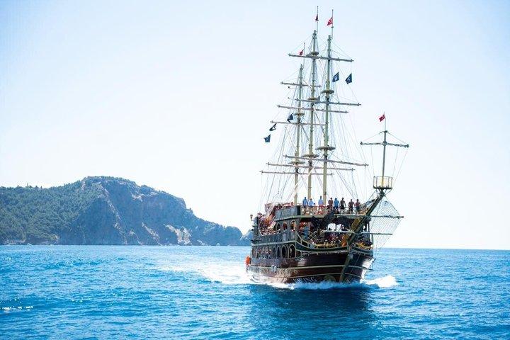 Alanya Pirate Boat Trip All-Inclusive with Lunch & Transfers