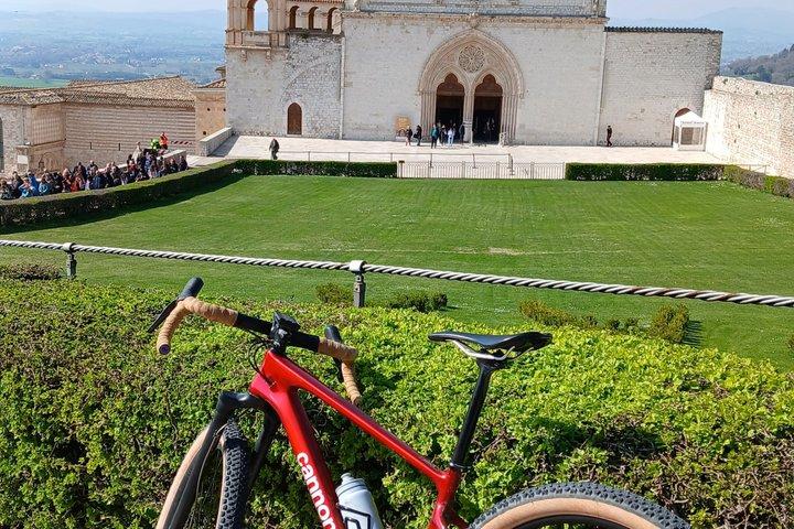 Assisi - Ebike tour to Spello and Bevagna