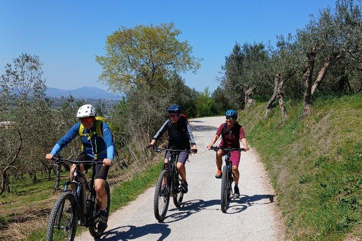 Assisi - Ebike tour to Spello and Bevagna