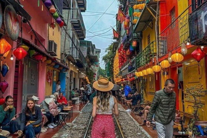 Hanoi Old Quarter Private Walking Tour with Train Street Stop