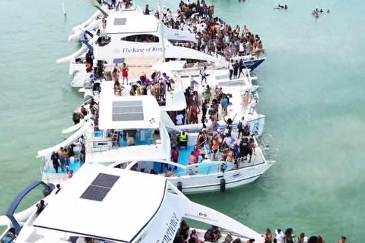 Luxury Yacht Party: Hip Hop & R&B — Open Bar Crystal Turquoise