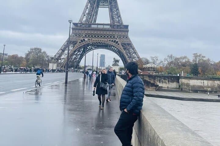 Paris: Eiffel Tower Summit Visit with Host and Elevator